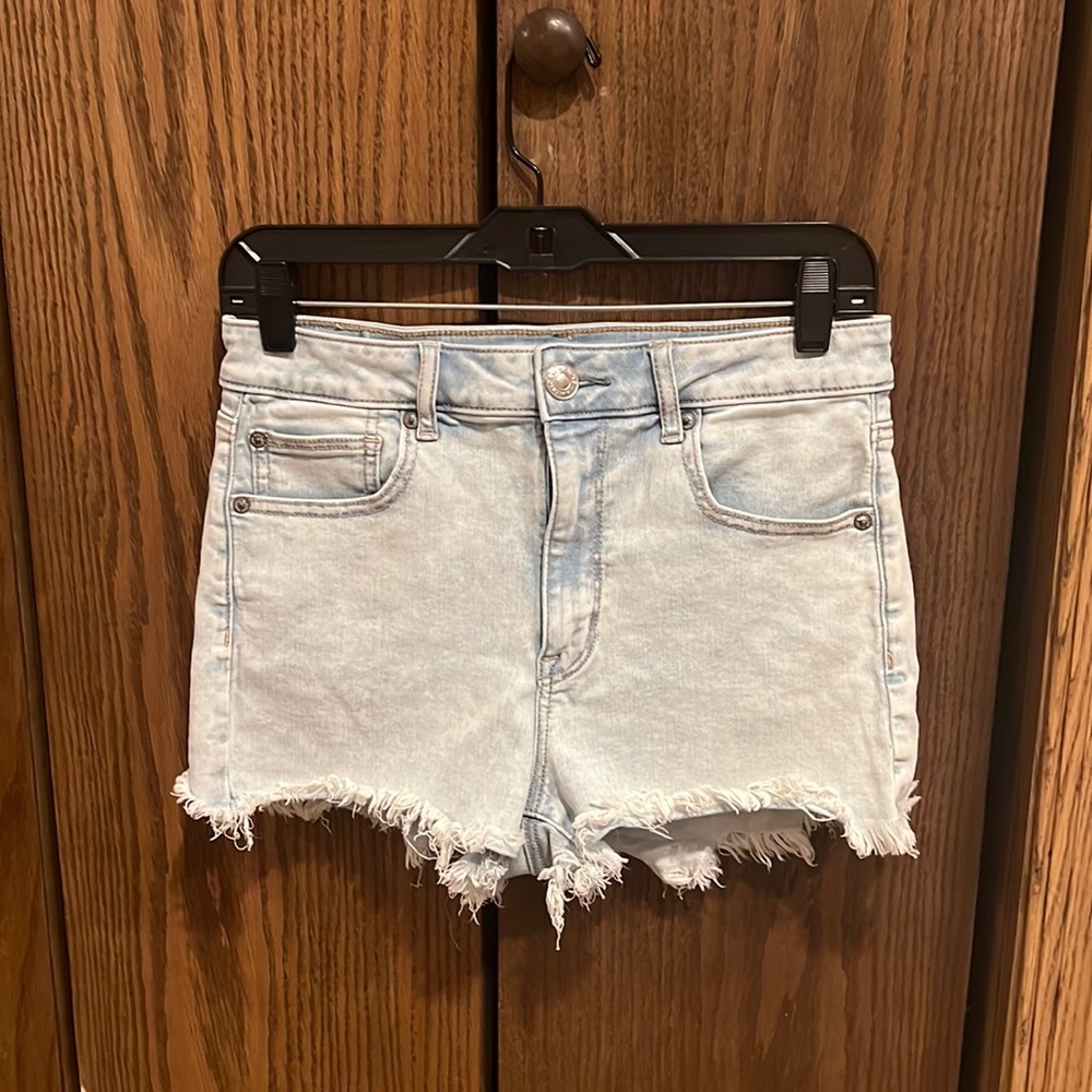 White washed American Eagle shorts